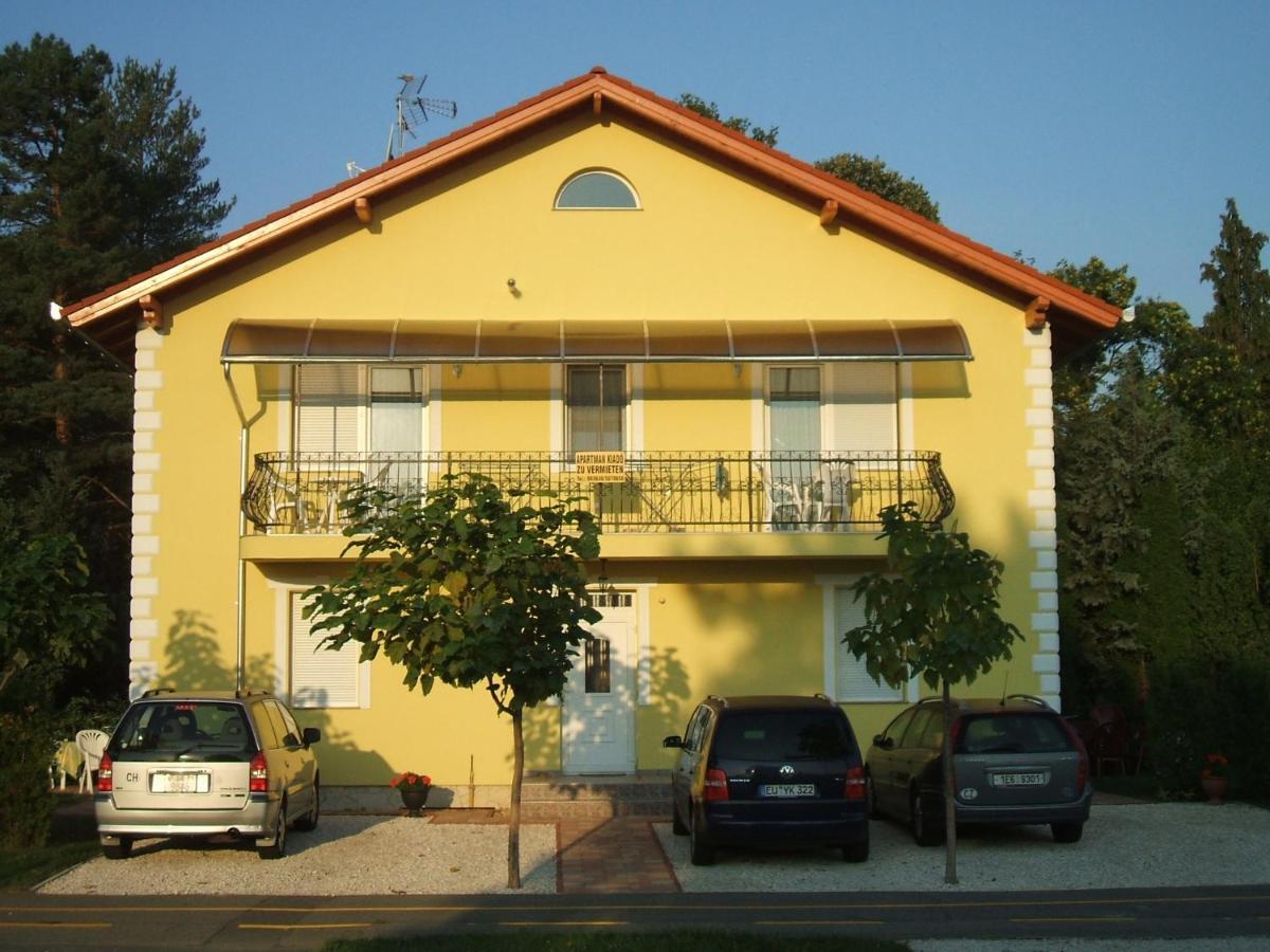 Yellow Apartmanhaz Bük エクステリア 写真